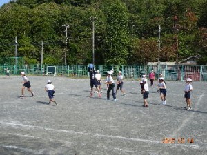 ３