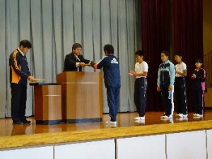 ５