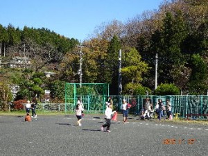 ９
