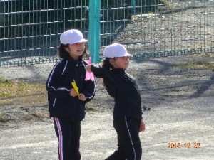 ３