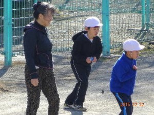 ４