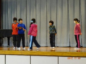 ４