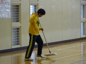 ７