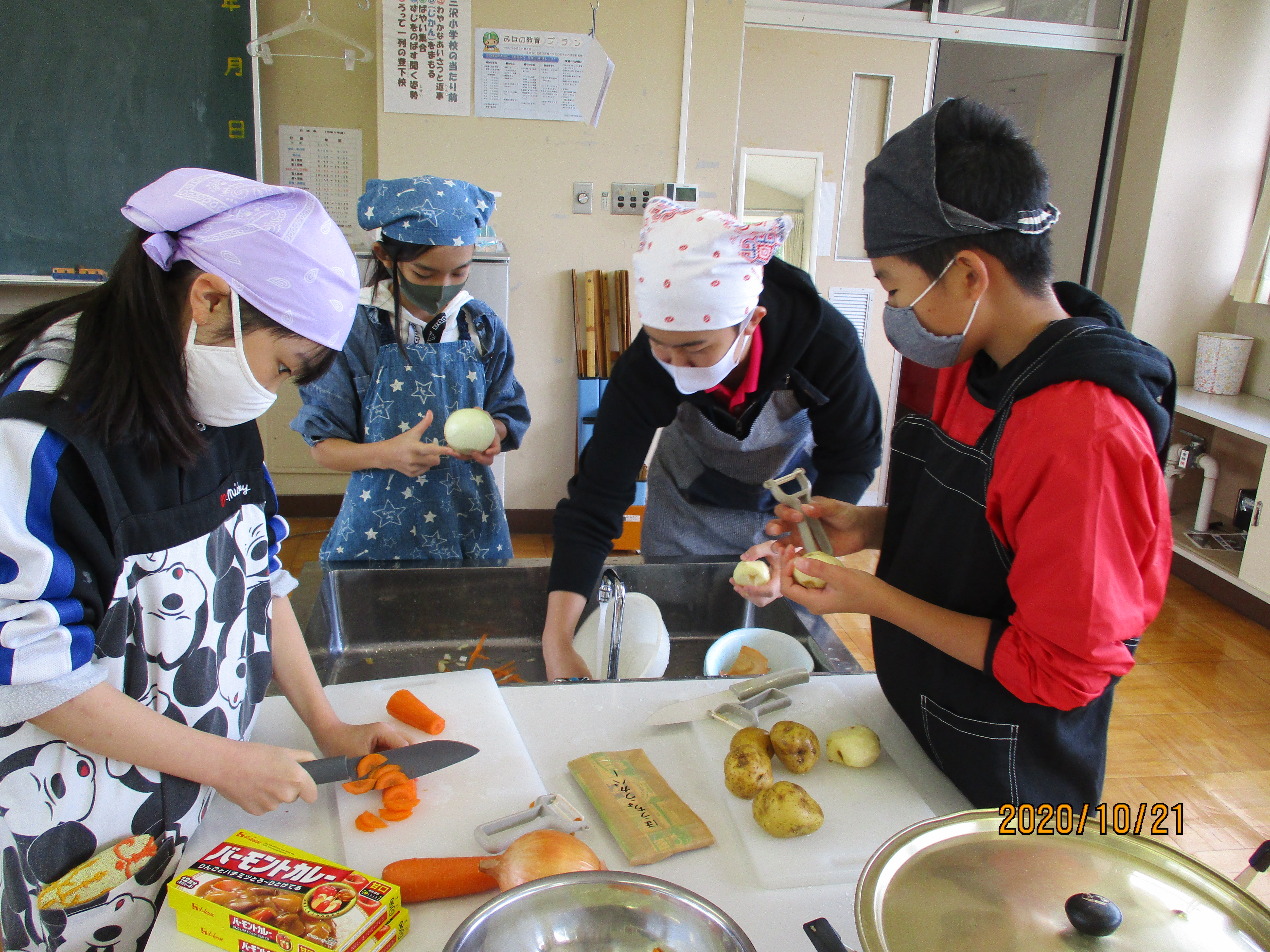 学校で飯盒炊爨しました - 皆野町立三沢小学校