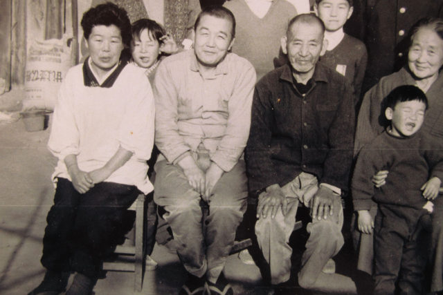 大塚青蓮氏（前列左から2人目）≪個人蔵≫